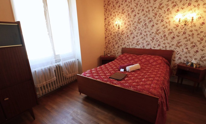 Treigny House | Room rental Bienvenue chez Mémé chambre de Lucette