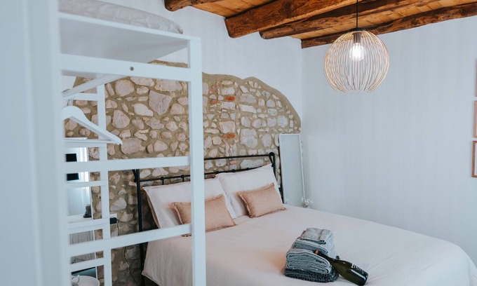 Cison di Valmarino Apartment | Room 'Rustic Charm' with Wi-Fi
