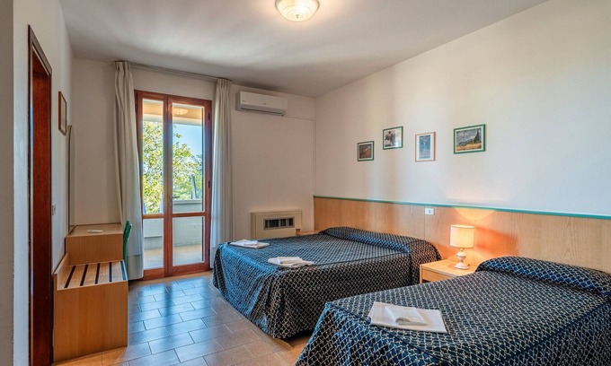 Cerreto Guidi Apartment | Room 'Tripla' with Shared Garden, Wi-Fi and Air Conditioning