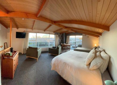 Kinloch Apartment | Room with a View