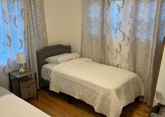 Inglewood House | Room1