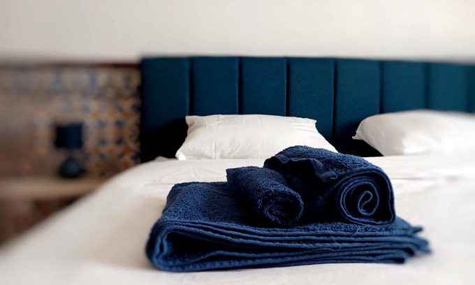 Carvoeira House | Rooms 10 mins walk from train station!