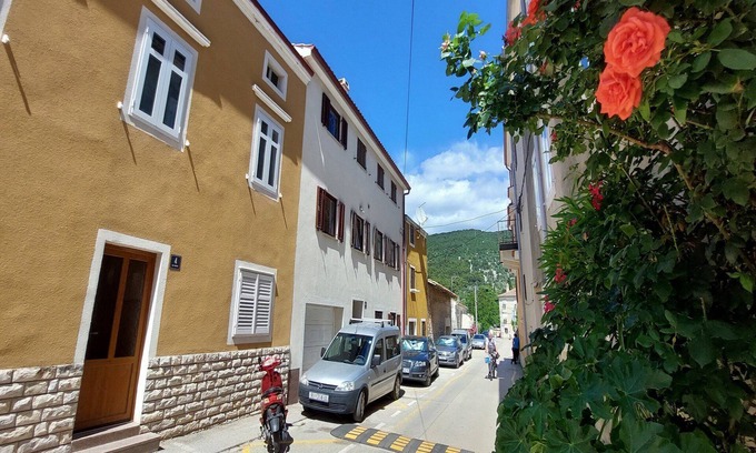 Cres House | Rooms Argo