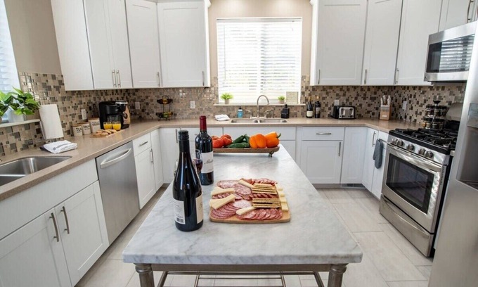 Bloomington Apartment | Roomy 3BR & 2BR Apartments near Universities