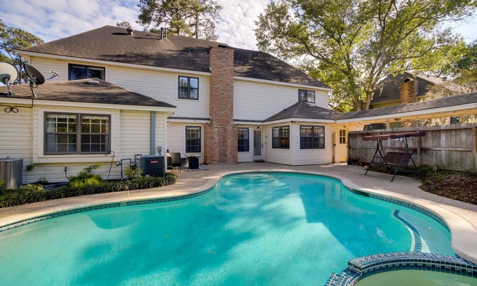 Houston House | Roomy Houston Rental w/Home Office & Private Pool