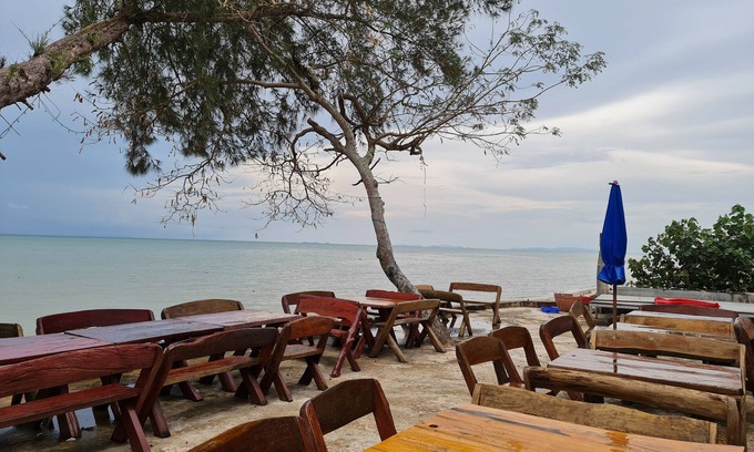 Chaiya Hotel | Roong Arun Resort