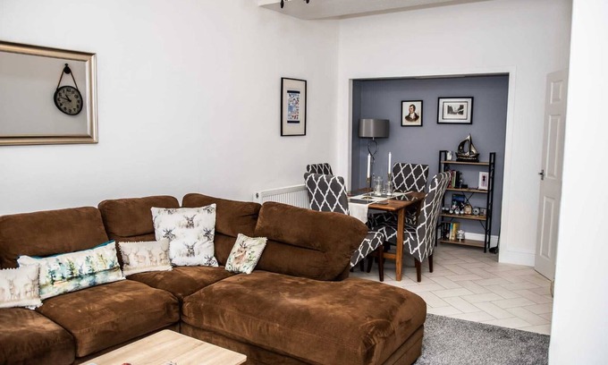 Ayr Apartment | Rose Apartment 2-Bed Apt, Sleeps 4 Town Centre Ayr