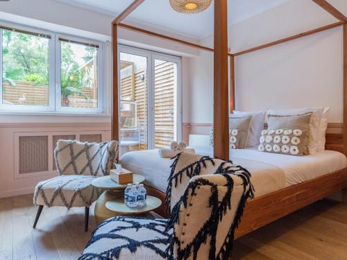 Porte-Dauphine Apartment | Rose & Garden - Eiffel Tower