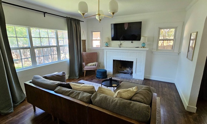 Southeastern Sacramento House | Rose House: Charming, Pet Friendly Urban Cottage