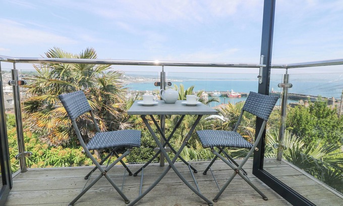 Newlyn Cottage | Rose Villa