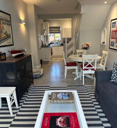 Cookham House | Roseleigh Cottage in the Heart of Cookham