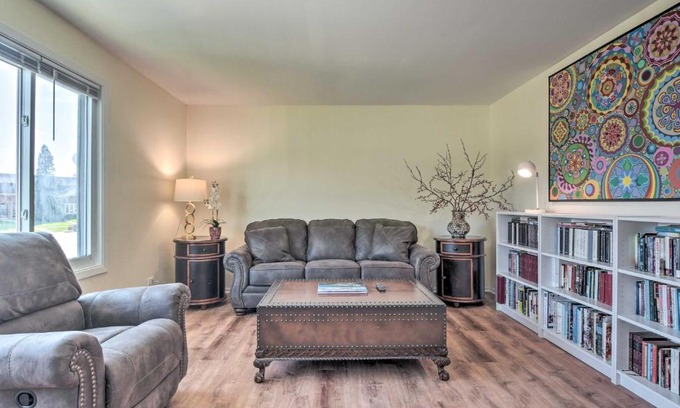 Roselle Apartment | Roselle Apt half Mi to Metra Ride to Chicago!