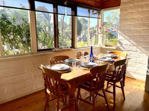 Bawley Point House | Rosemary Cottage - short walk to Gannet Beach
