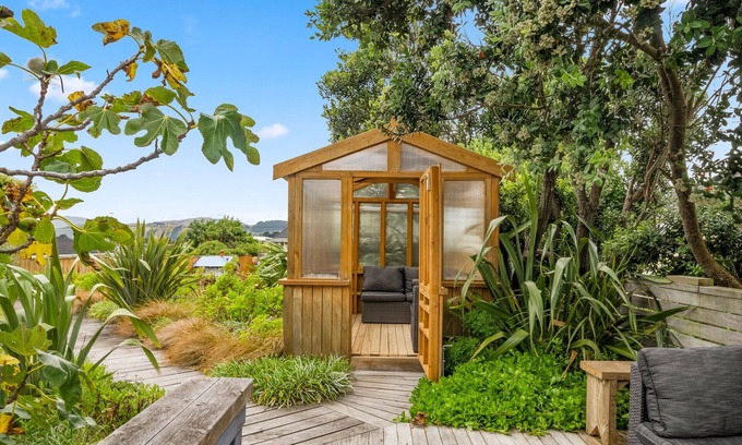 Raumati South House | Rosy Retreat - Raumati Beach Holiday Home