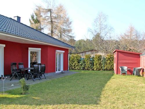 Freest House | rotes Ferienhaus im Fischerdorf