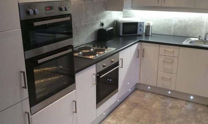 Rothesay Apartment | Rothesay - Apartment - Sleeps9 - Petsok - Parking