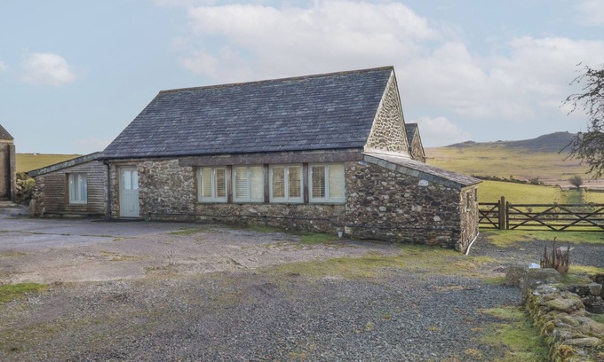 Camelford Cottage | ROUGHTOR BARN, pet friendly, luxury holiday cottage in Camelford
