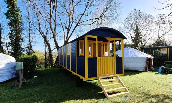 Saint-Benoit-des-Ondes Cabin | Roulotte 2 pers 2 people
