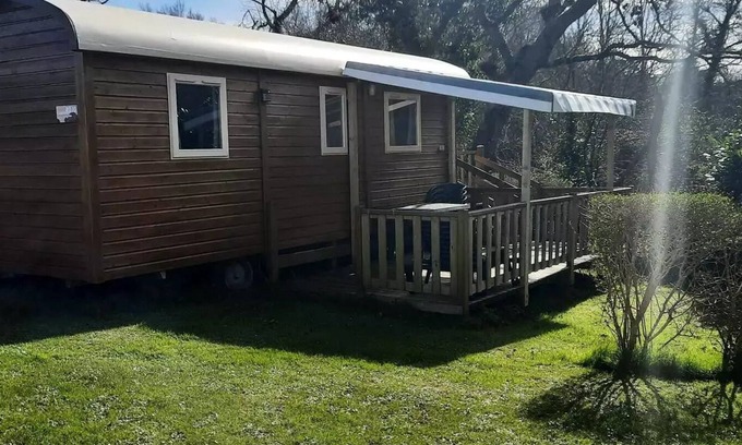 Perros-Guirec Cabin | Roulotte 22m² - 2 bedrooms (Type Eloïse) - (NO PETS ALLOWED) sleeps 4