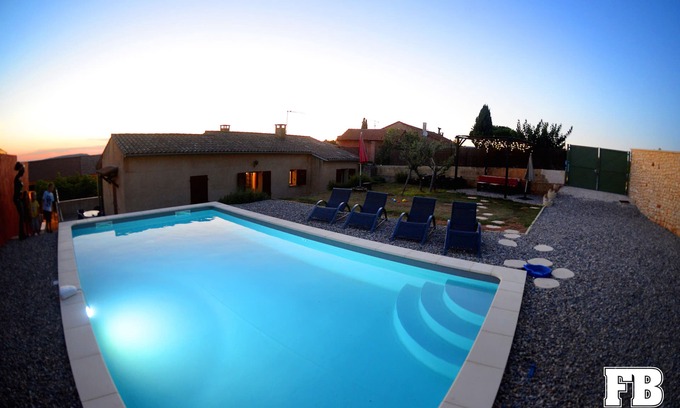 Roussillon House | Roussillon: a house in the village centre for 4-6 with a garden & swimming pool