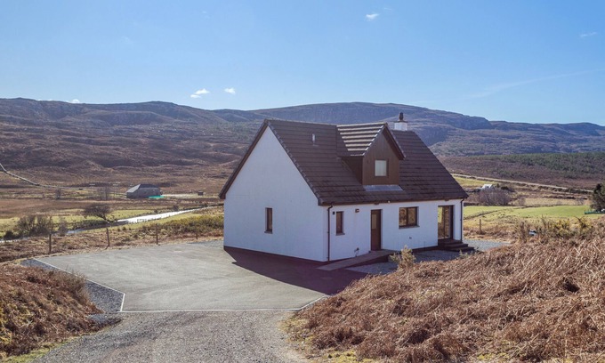 Ullapool House | Rowan Cottage - Three Bedroom House, Sleeps 6