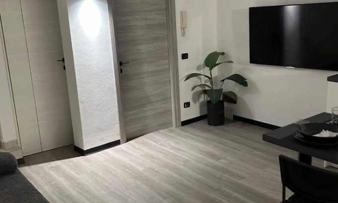 Lonate Pozzolo Apartment | ROYAL B&B with private JACUZZI