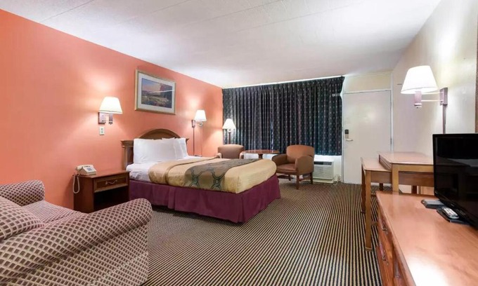 Clearfield Hotel | Royal Inn Clearfield