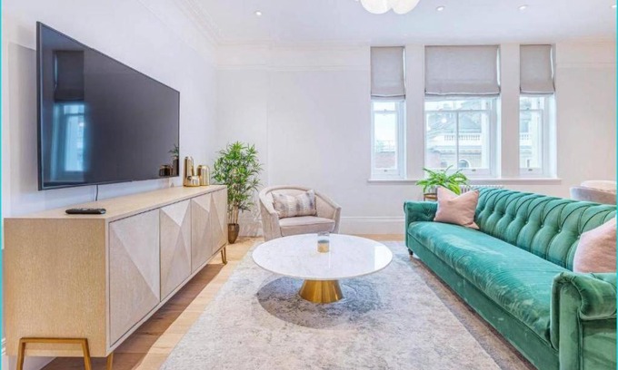 South Kensington Apartment | Royal Kensington in Cromwell Road
