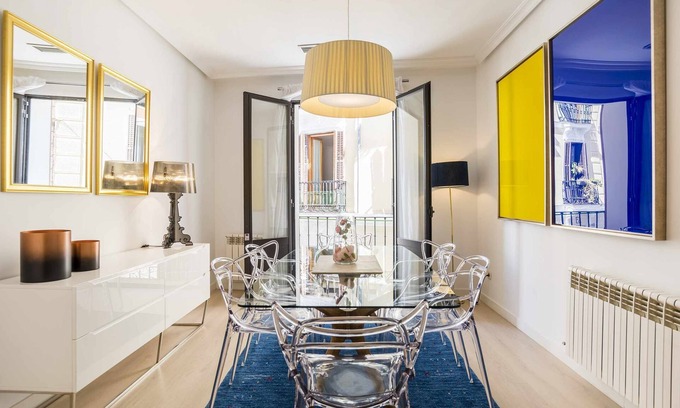 Palacio Apartment | Royal Palace by Skykey - Monthly rates available!