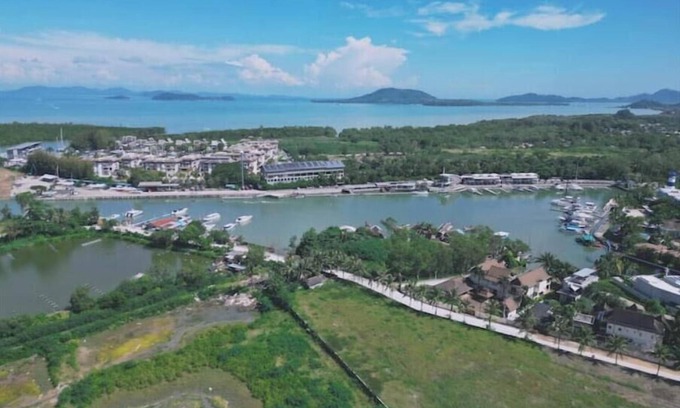 Koh Kaew Villa | Royal Phuket Marina Beachfront 4 Bedroom Pool Villa