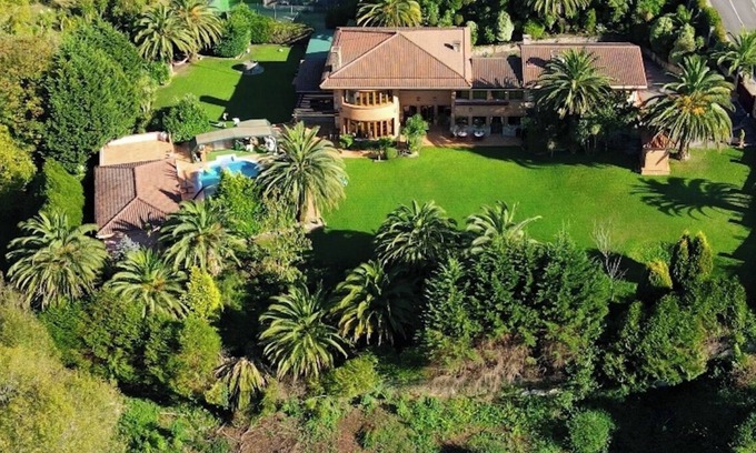 Berreaga-Mendi Villa | Royal Suite at Basque Palace