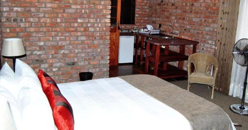 Komani Cabin | Roydon Reserve