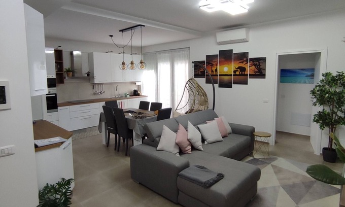 Rozzano Apartment | Rozzano Near Humanitas, IEO, Forum Assago, Duomo, Casa ElaBon