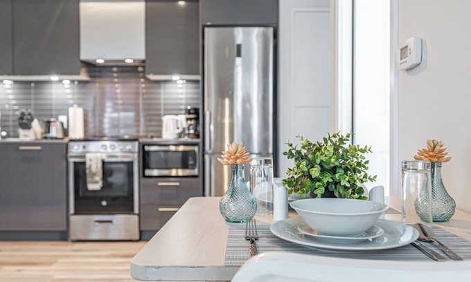 Garden District Apartment | RS Suites - Eaton Centre