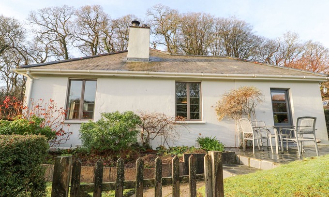 Truro House | RUAN DINAS, family friendly, with open fire in Carnon Downs