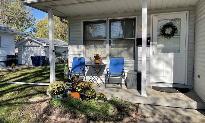 Terre Haute House | Rudy's - Single level home w/2 Bedrooms, 1 Bath, equipped kitchen, & laundry