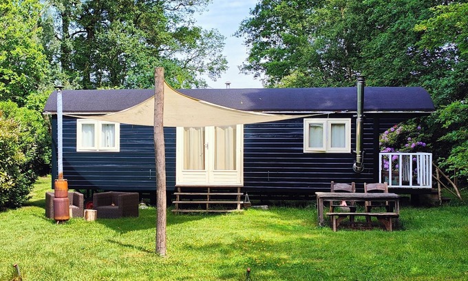 Dwingeloo Ski Chalet | Ruime Pipowagen aan het bos in Dwingeloo