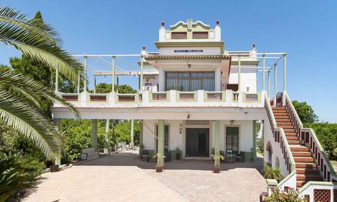 Polinya de Xuquer Cottage | rural farmhouse located in an orange farm itself