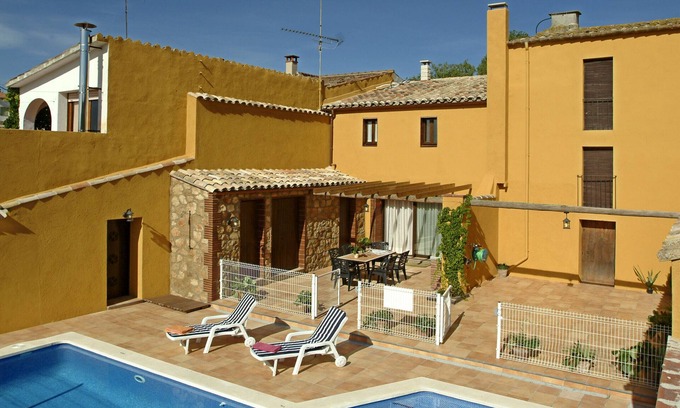 Avinyonet del Penedes Cottage | Rural house with private pool, close to the mountains and vineyards.