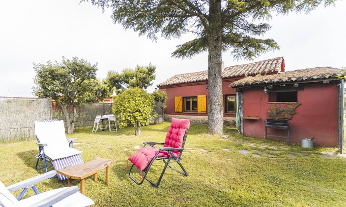 Castrejon de la Pena House | Rural House 'El Colono' with Mountain Views and Private Garden