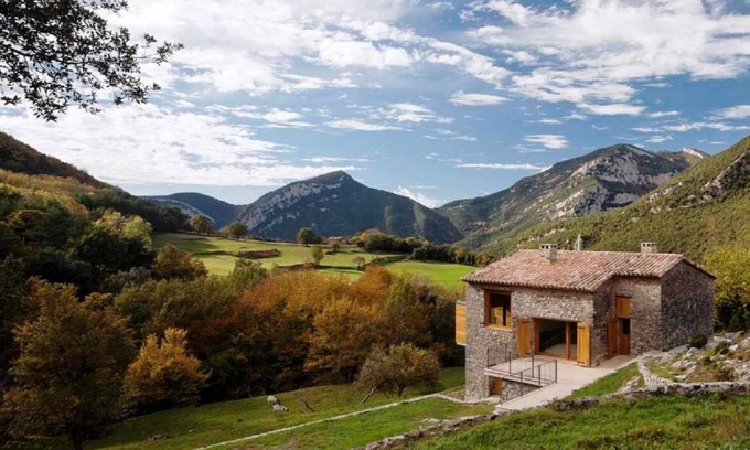 Montagut House | Rural house in an impressive natural setting! Up to 10 people