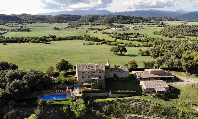 Gargalla House | Rural House 'La Caseta De Sant Grau' with Mountain Views, Shared Pool and Wi-Fi