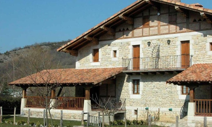Eguaras House | Rural House 'Sagastietxea II' with Mountain Views, Private Terrace and Garden