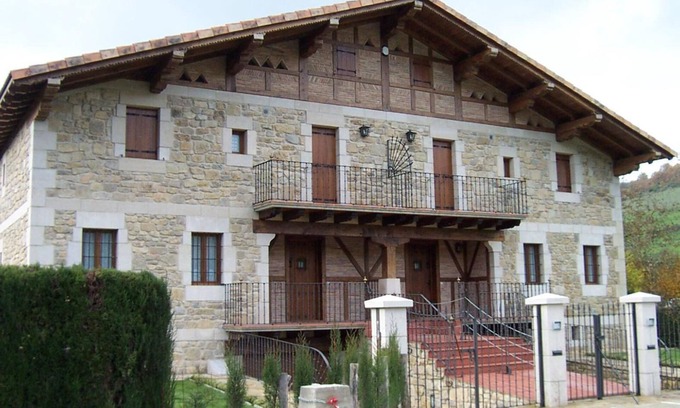 Eguaras House | Rural House 'Sagastietxea I' with Private Garden and Barbecue