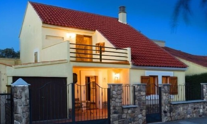 Anon de Moncayo House | rural house with private garden and barbecue.