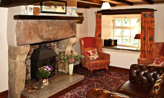 Chesterfield Cottage | Rural location on the edge of a small Derbyshire village of Holymoorside