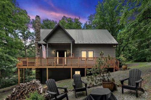Mount Jackson House | Rustic A-Frame Chalet with Hot Tub & Scenic Views in Mount Jackson, Virginia