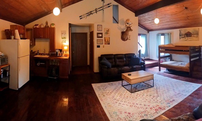 Queen House | Rustic Blue Knob Adventure Cabin Hike, Bike & Ski, ATV, Hunting, Fishing