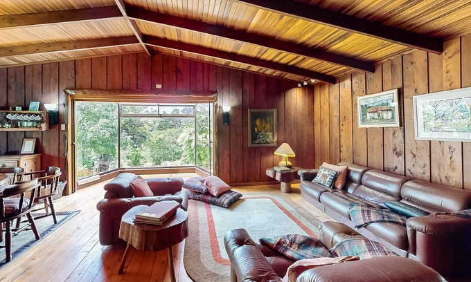 San Jose De La Montana Cabin | Rustic Cabin W/High-Speed WiFi, Full Kitchen, Great Views, Large Deck & More