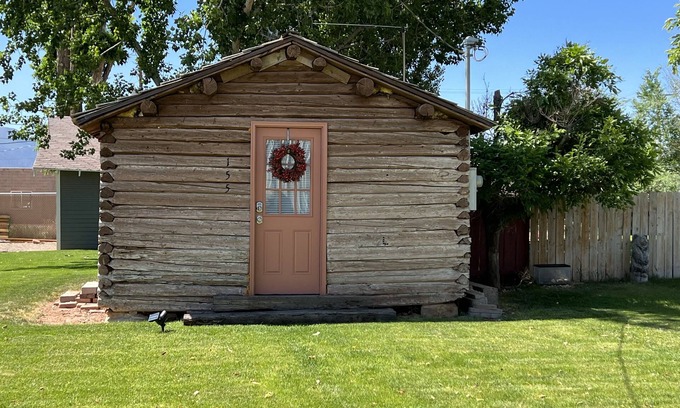 Richfield Cabin | Rustic Cabin in the City